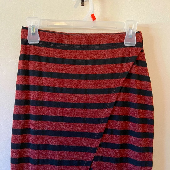 Lily White - Knit slit Midi Skirt - Picture 2 of 6